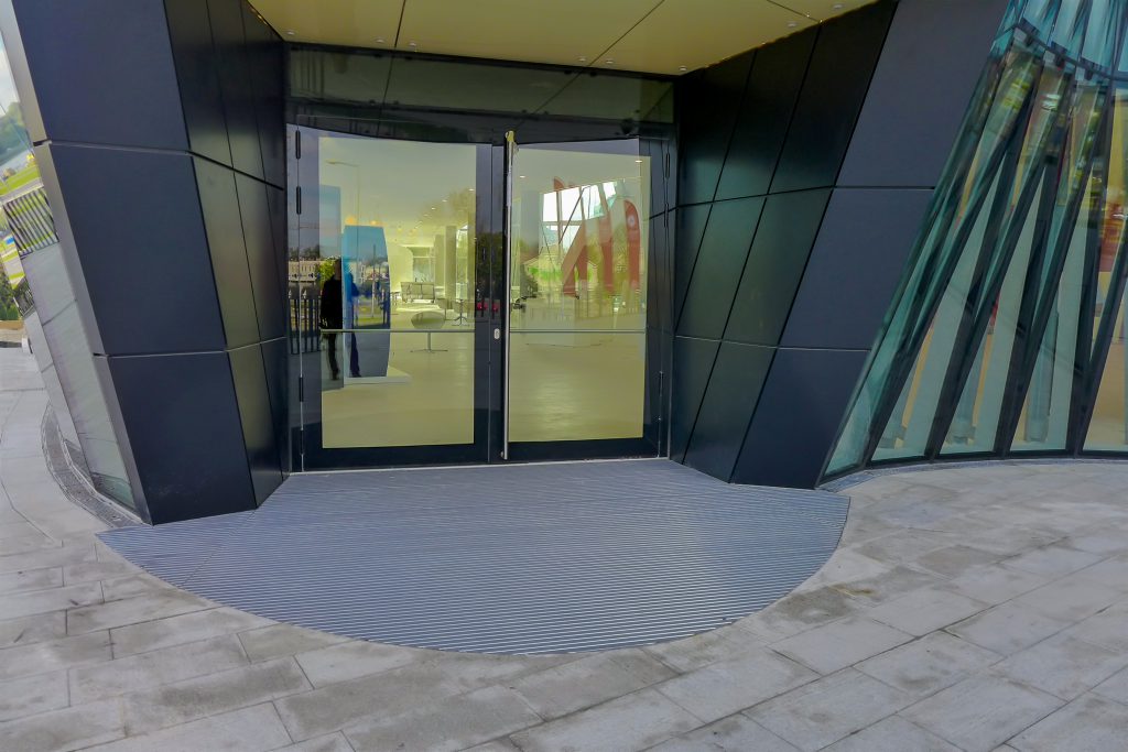 Wycieraczki zewnętrzne systemowe